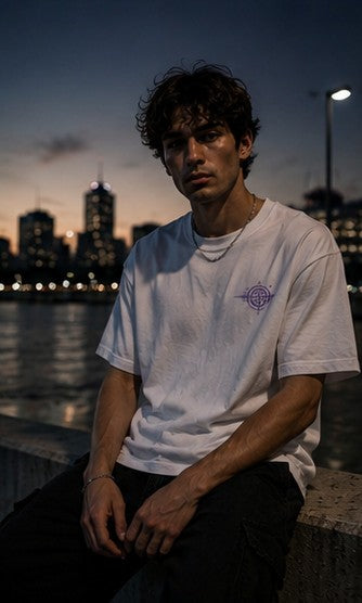 Camiseta Boxy Streetwear Hombre – Diseño Globo Cyberpunk Morado | Oversize Premium