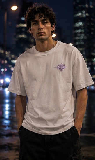 Camiseta Boxy Streetwear Hombre – Diseño Globo Cyberpunk Morado | Oversize Premium